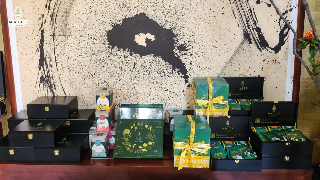 Các dòng sản phẩm trà cao cấp Maite được trưng bày chỉn chu, đại diện cho nỗ lực gìn giữ, nâng tầm và lan tỏa di sản Việt ra thế giới.